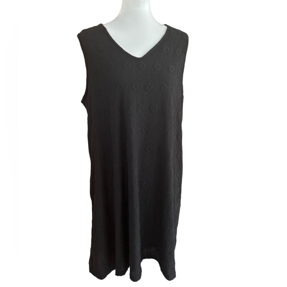 SHEIN V-neck sleeveless little black shift dress